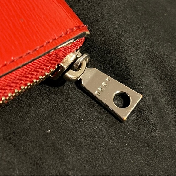 DKNY Patent Sutton Wallet Glossy RED Textured PU Leather lFull Zip Aroundkmr - Picture 3 of 15
